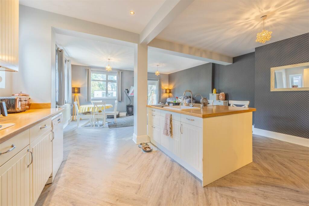 Kitchen/Loungw