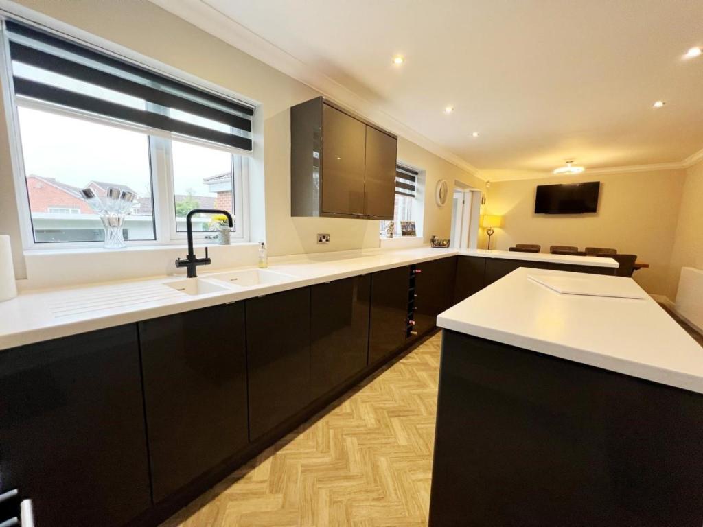 Kitchen...jpg