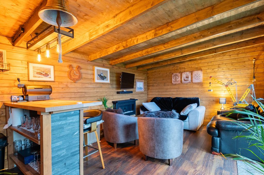 SUMMERHOUSE 2