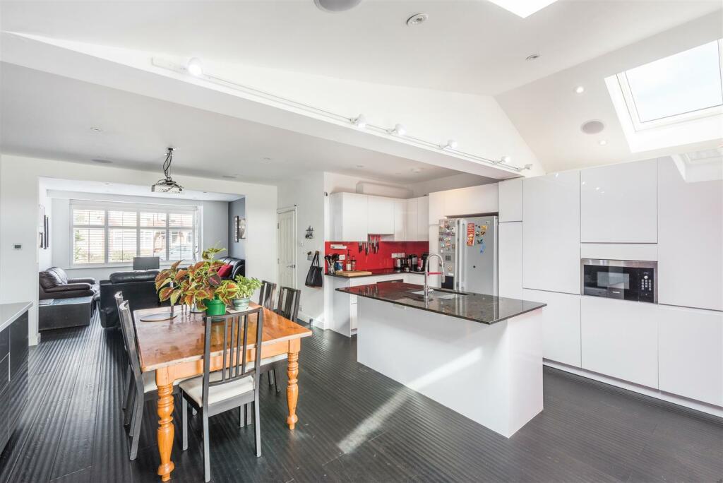Kitchen/ Dining Area
