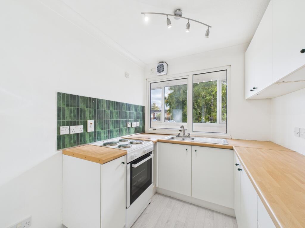 CAM02023G0-PR0176-STILL010