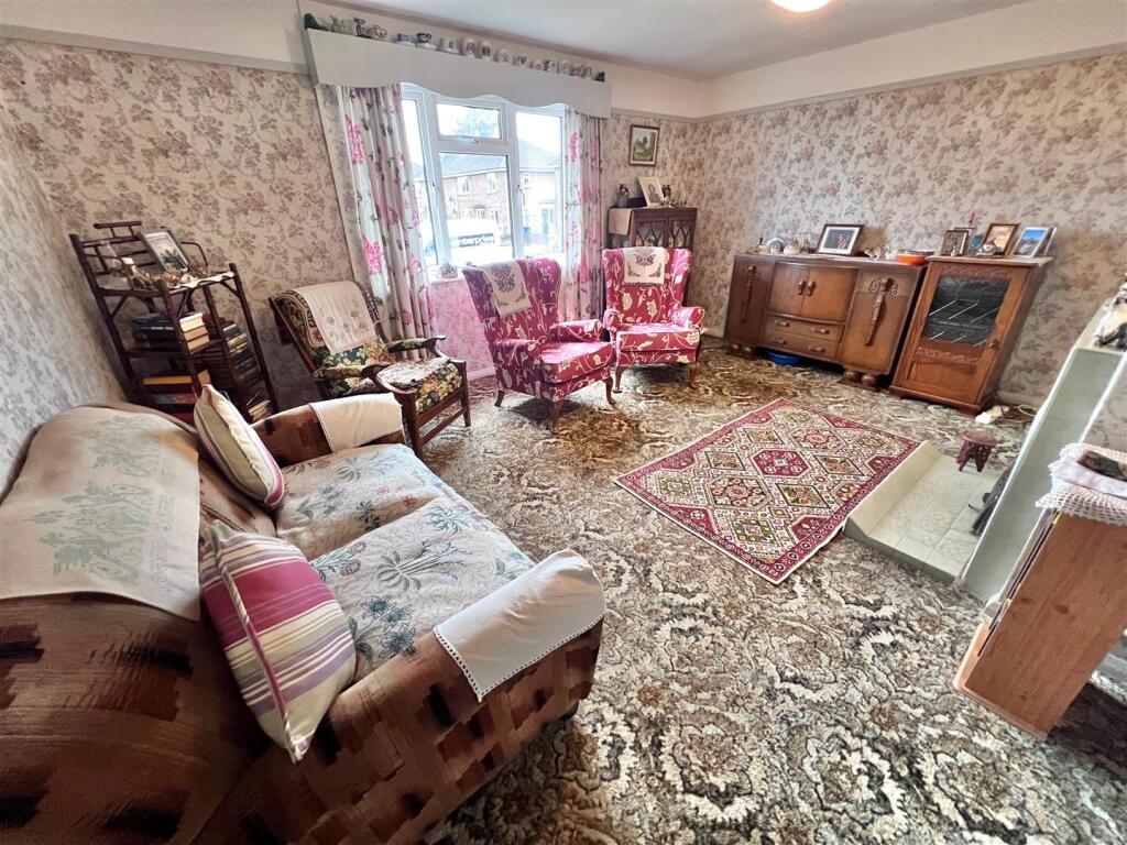 Lounge 2.jpg