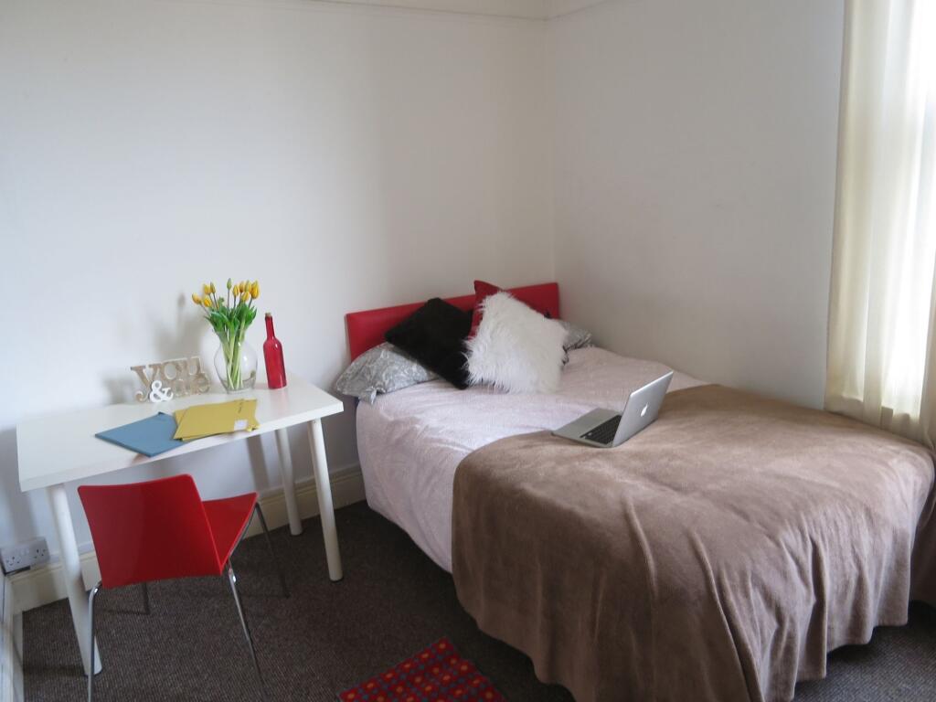 A cozy bedroom featuring a comfortable double b...