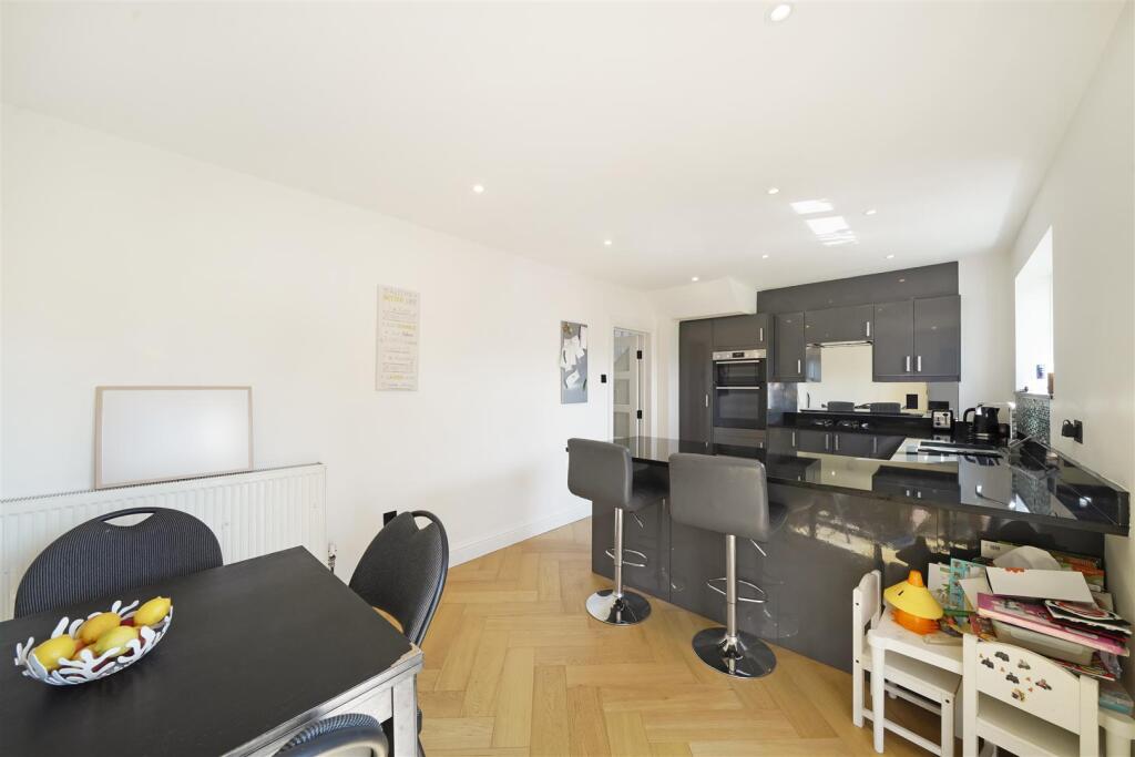 42 Thornbury Gardens - BEFaXEVx7jwBNH5q4maX.jpg