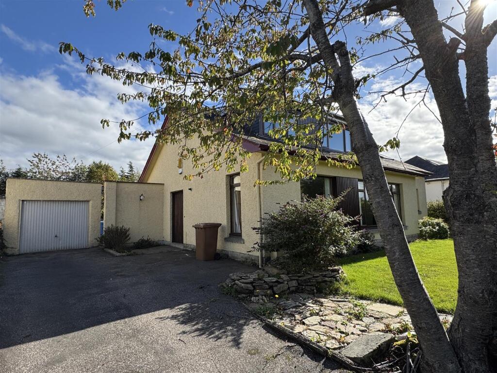 HOUSE WITH GARAGE.JPG