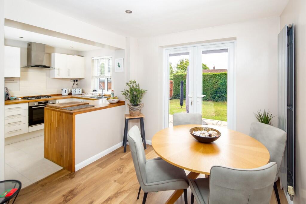Kitchen/Family/Dine