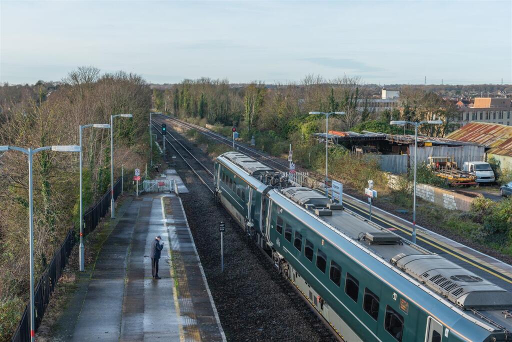 Chippenham Train Station.jpg