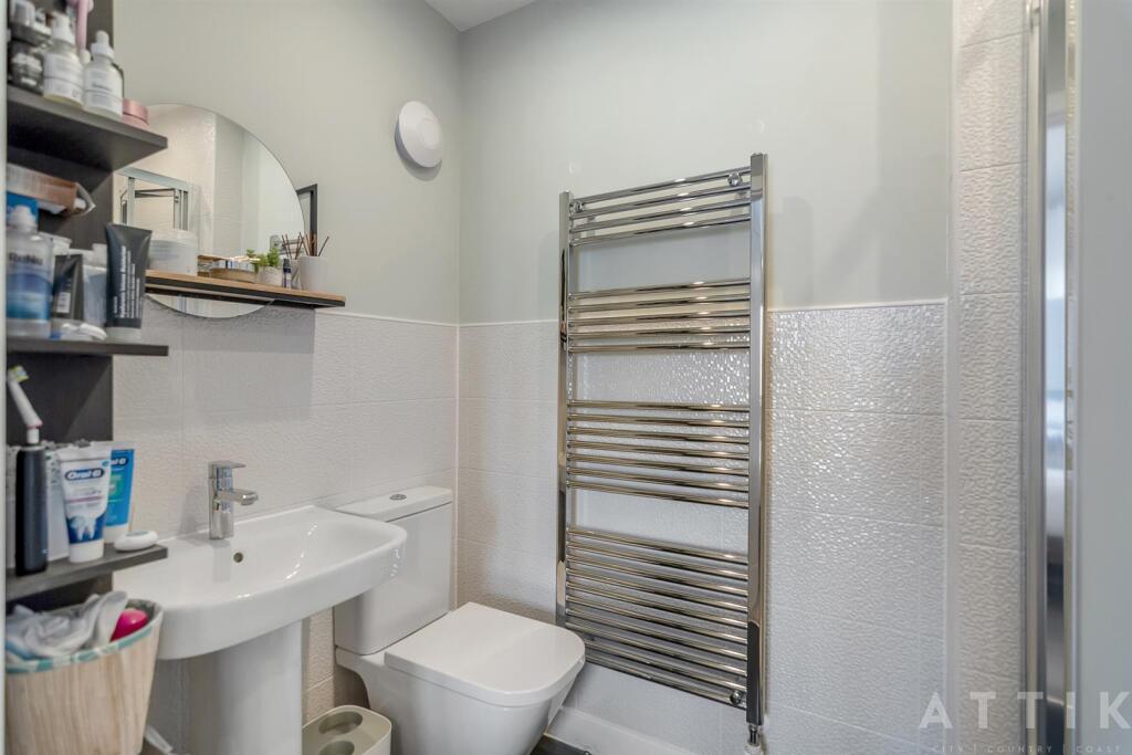 16 Wellington road, Attleborough, NR17 1GQ (13).jp
