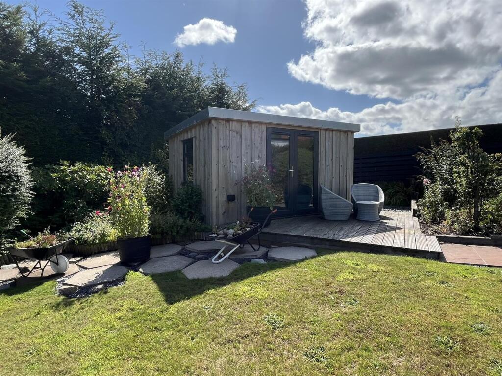 GARDEN ROOM