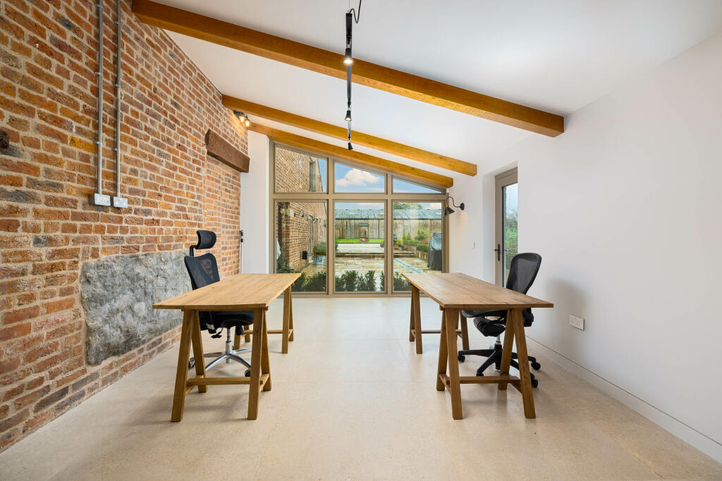 20231011-1300_Maison Haus - Blakeley Stables, Knut