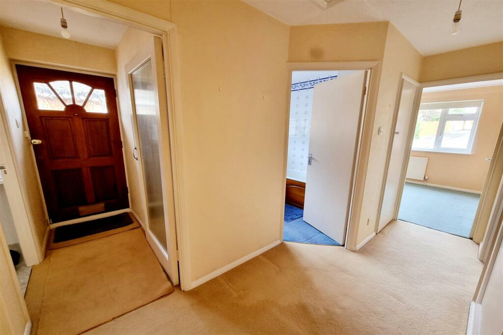 L-SHAPED HALL