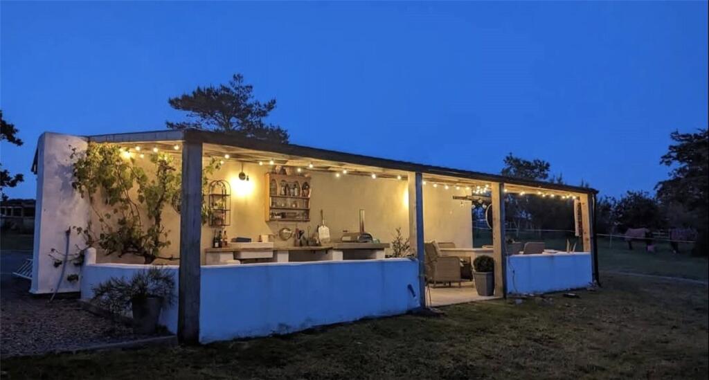 Outdoor Kitchen