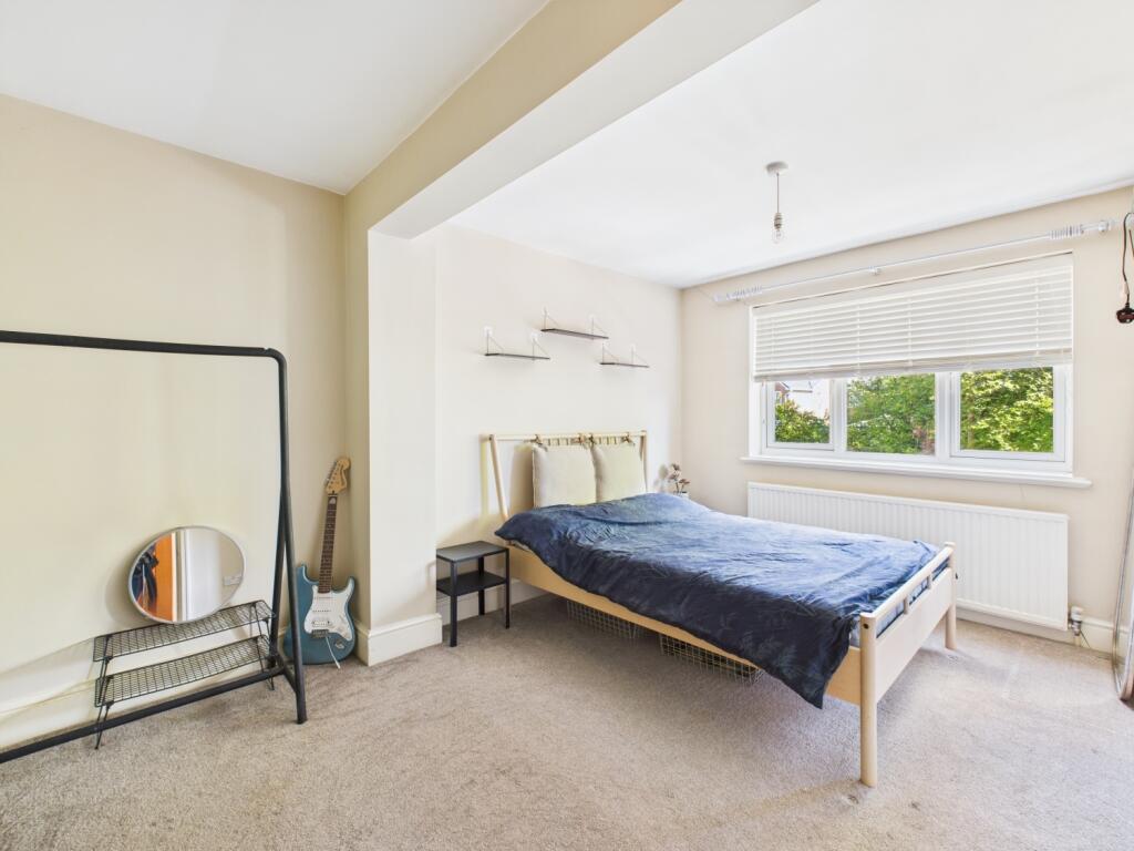 CAM03729G0-PR0024-STILL017