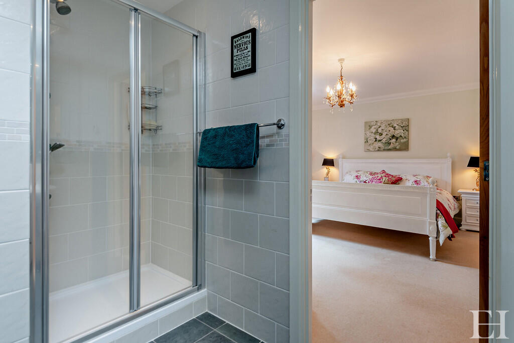 8641132-interiorW...