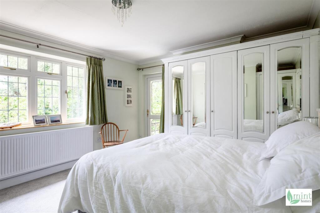 Watermark - 7 Priory Close Reshoot-4.jpg