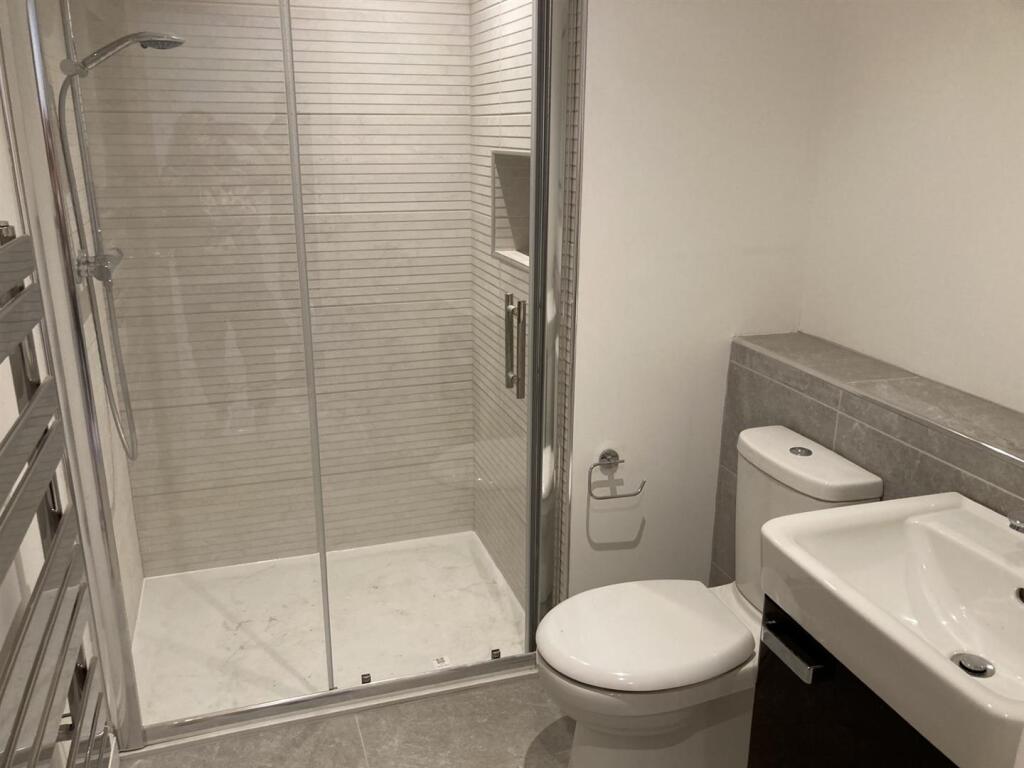 Shower room.jpg