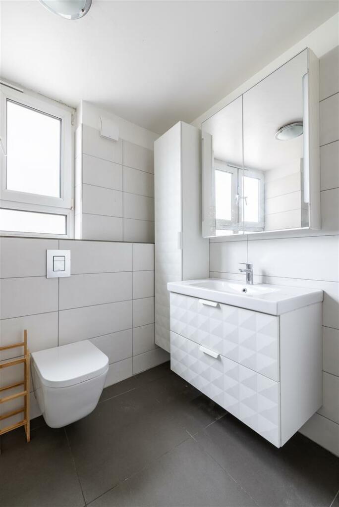 Brading Crescent E11