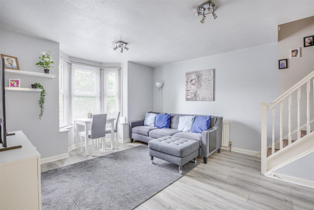 2 Lede View Court, London Road, HP11 1HR-4.jpg