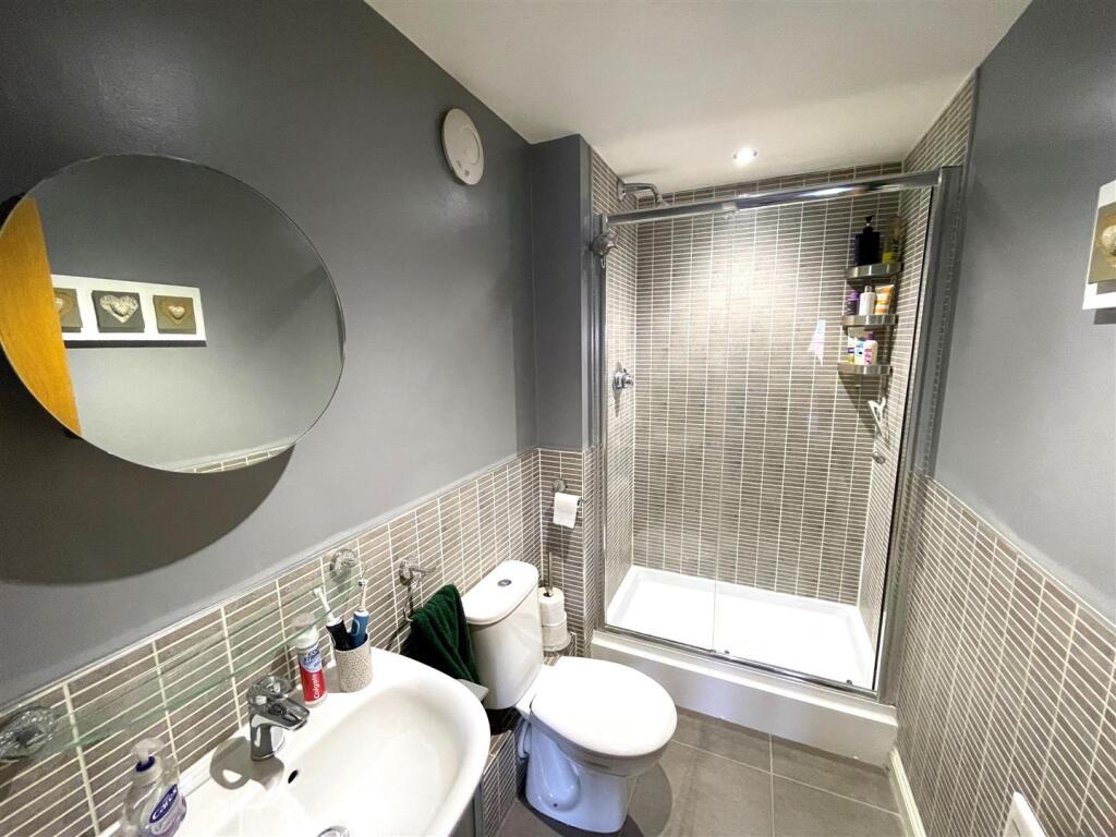 Bed 1 Ensuite.jpg
