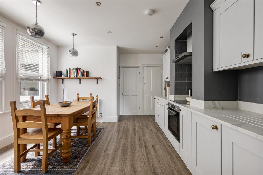 High Road Leyton, E10
