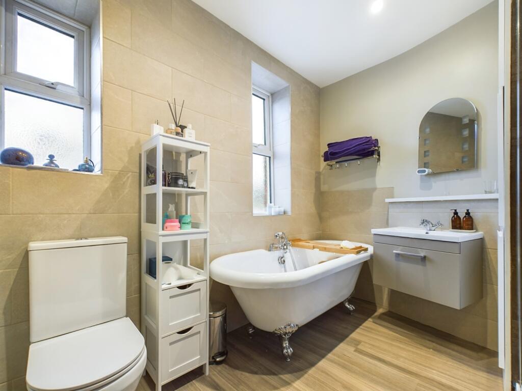 CAM02195G0-PR0063-STILL025