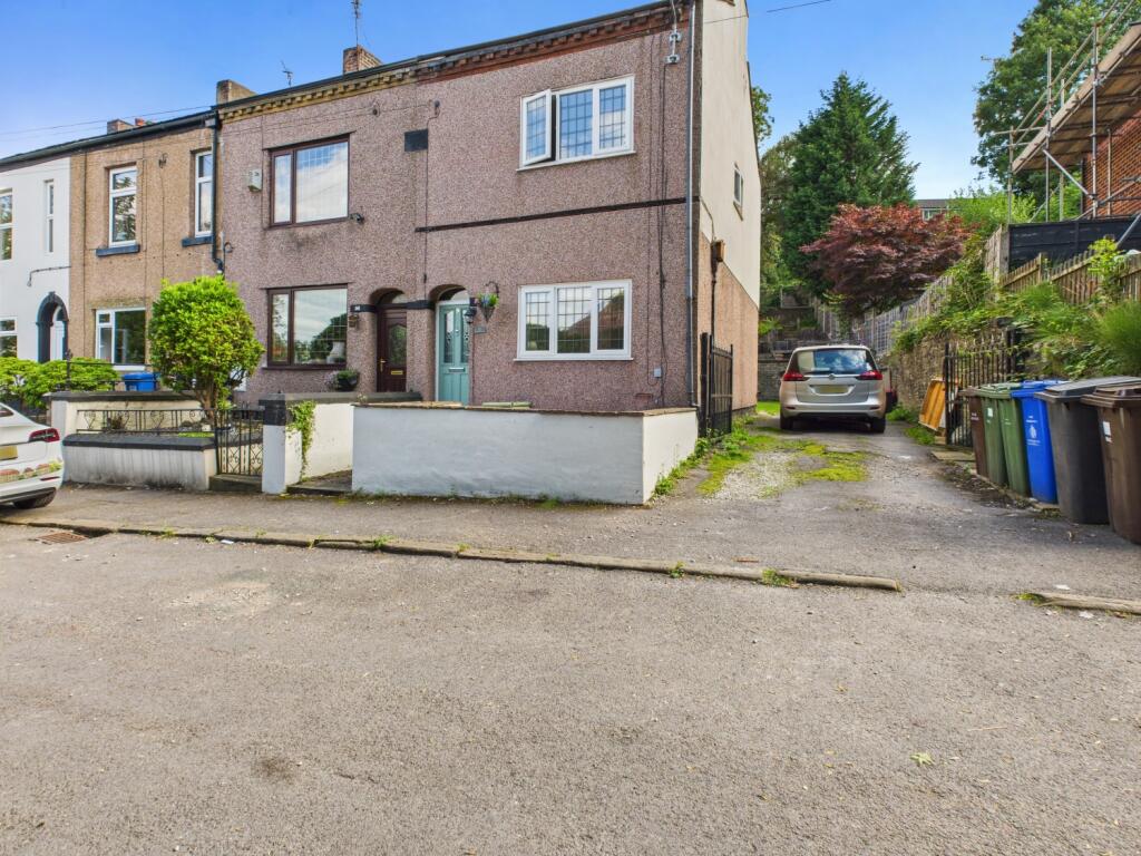 CAM03729G0-PR0109-STILL025