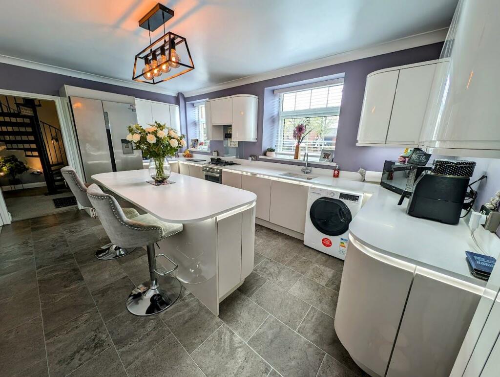 kitchen 2.jpg