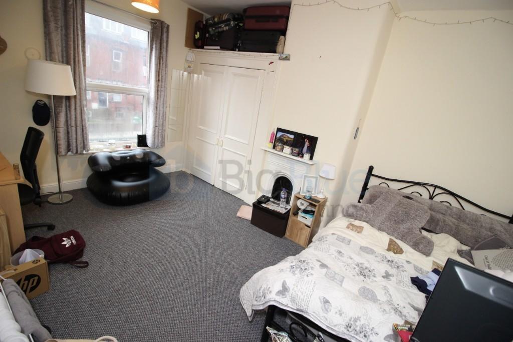 A cozy single bedroom featuring a comfortable b...