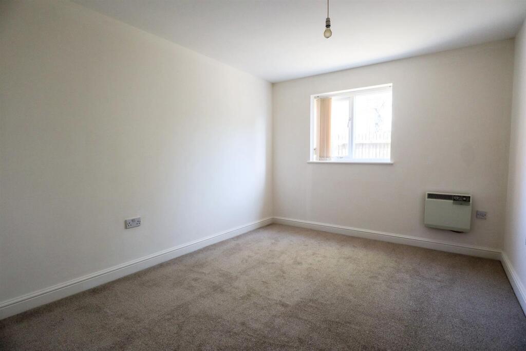 Bedroom 1.jpg