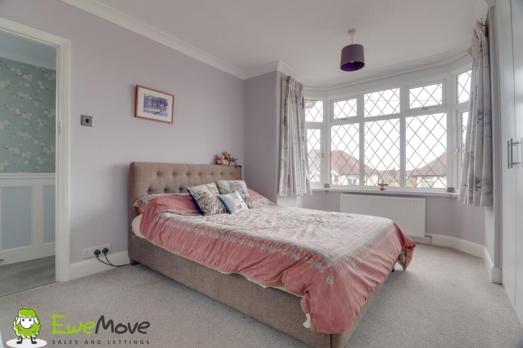 Master Bedroom - Ben Brind EweMove Estate Agents