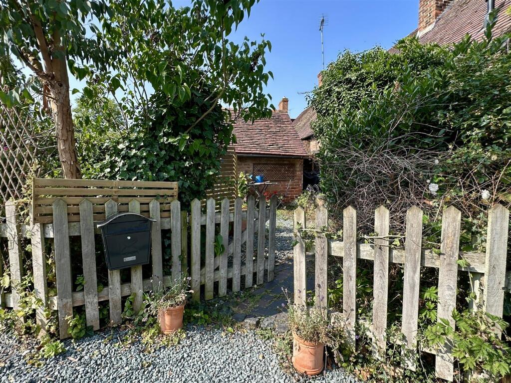 pedestrian side garden gate
