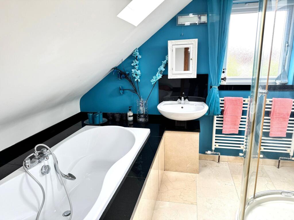 Ensuite Bath/Shower Room