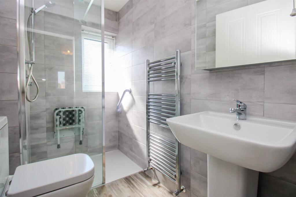 SHOWER ROOM/W.C.