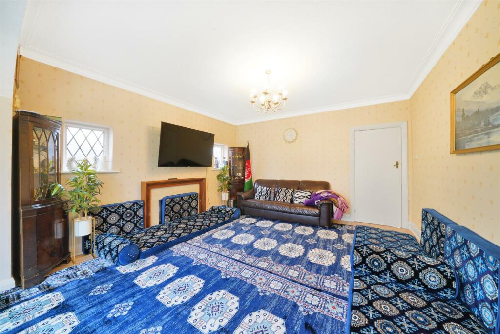 2 Amery Road - RbCPXJU9KQJ27djS8AKm.jpg