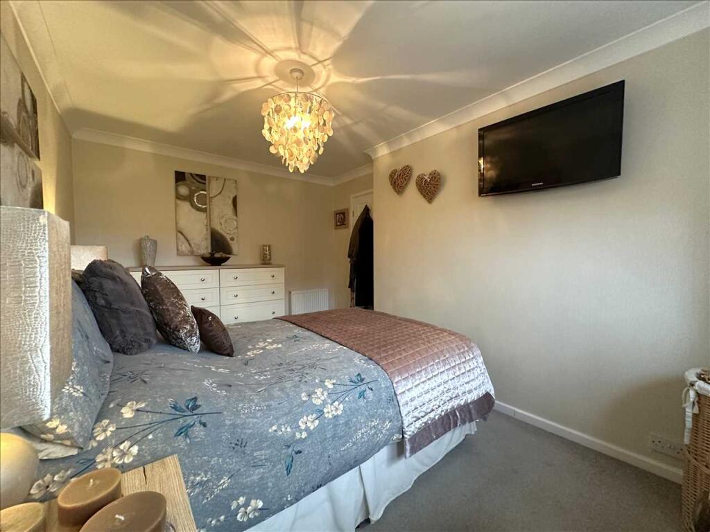 Bedroom (rear)
