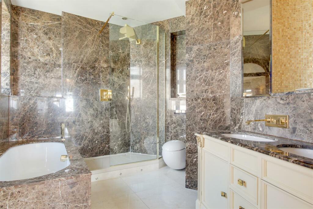 ensuite.jpg