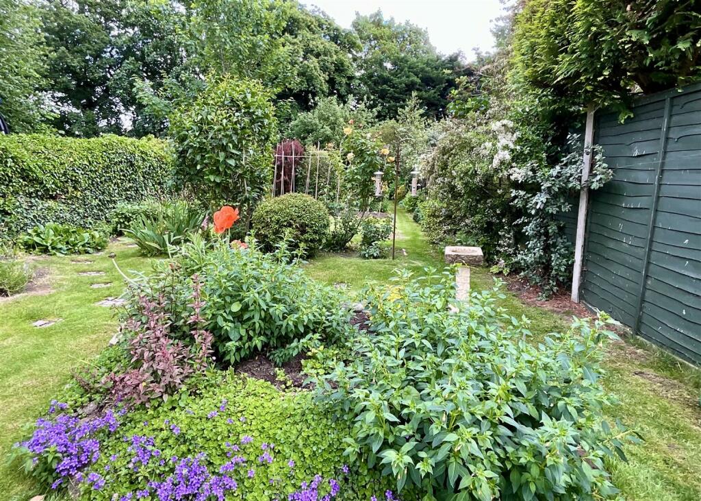Cleeve View Road | Garden