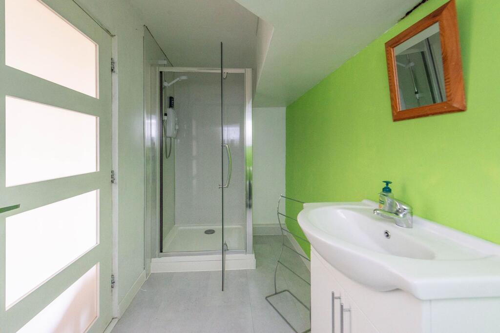 BEDROOMS ANS BATHROOMS