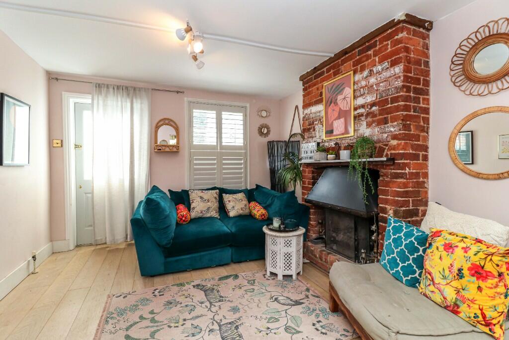 Sitting/dining room