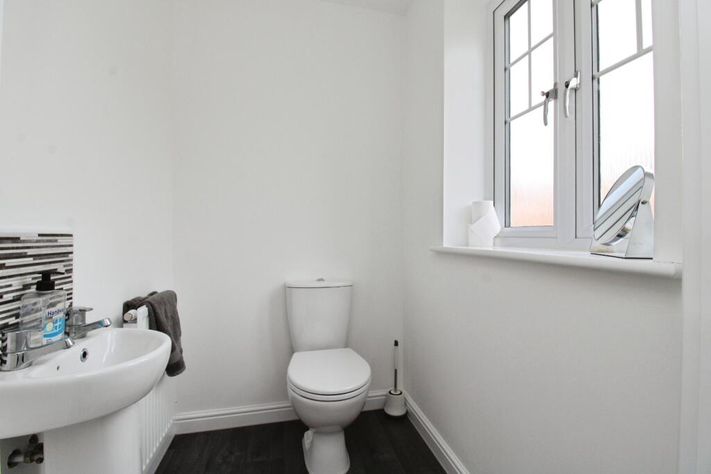 pbox-bathroom-329819.JPG