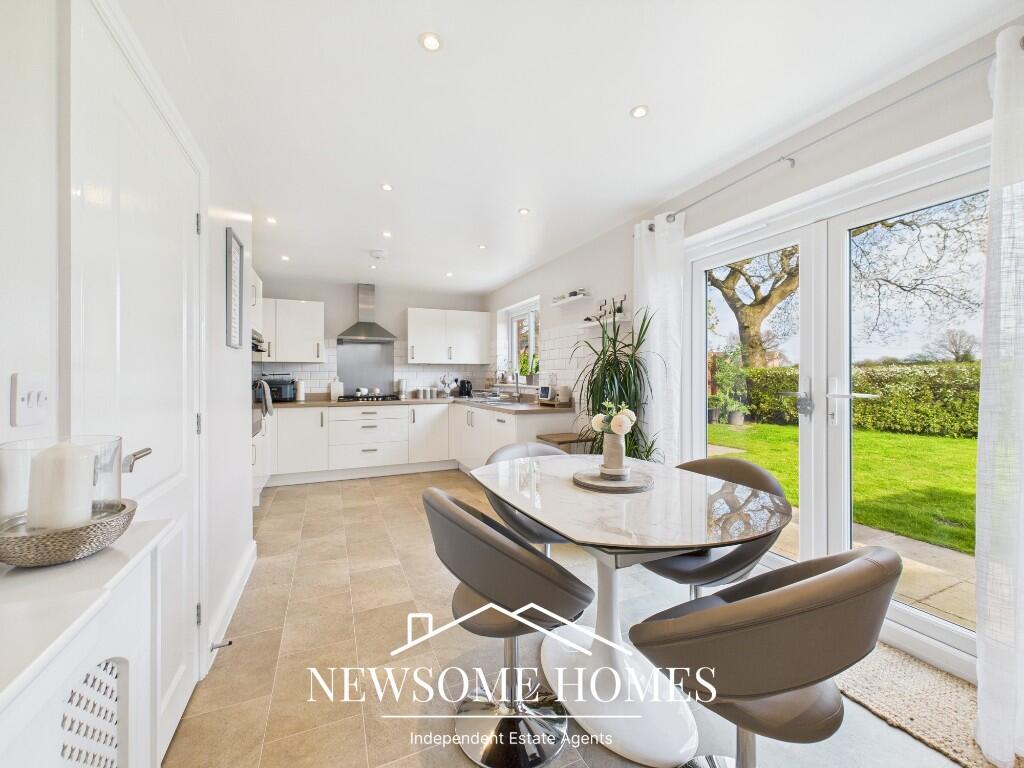 Kitchen/ Dining Room