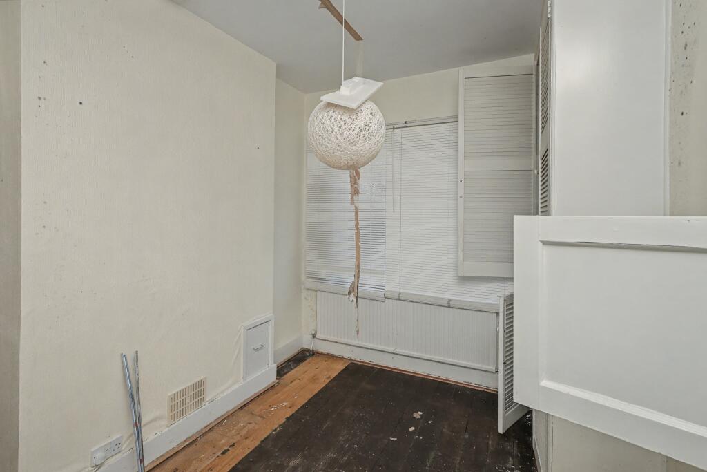 11 Church Crescent, London N20 0JR