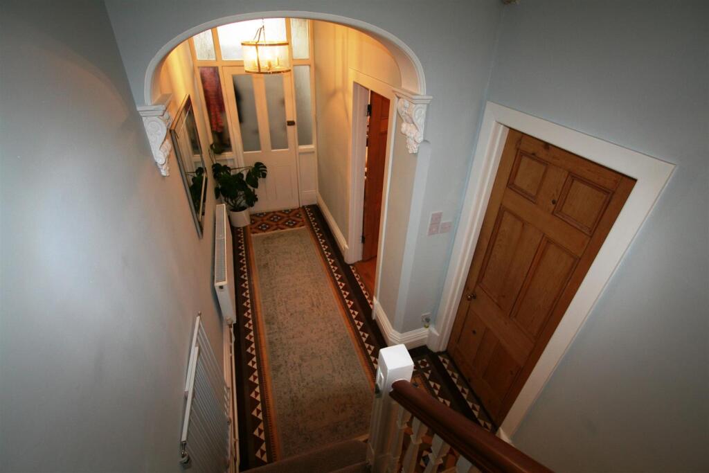 malvernroad,81hallway.JPG
