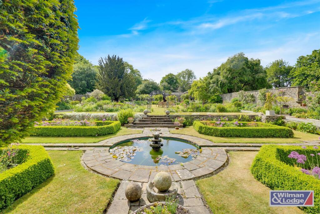 Period Property - Four Bed with Formal Gardens (34