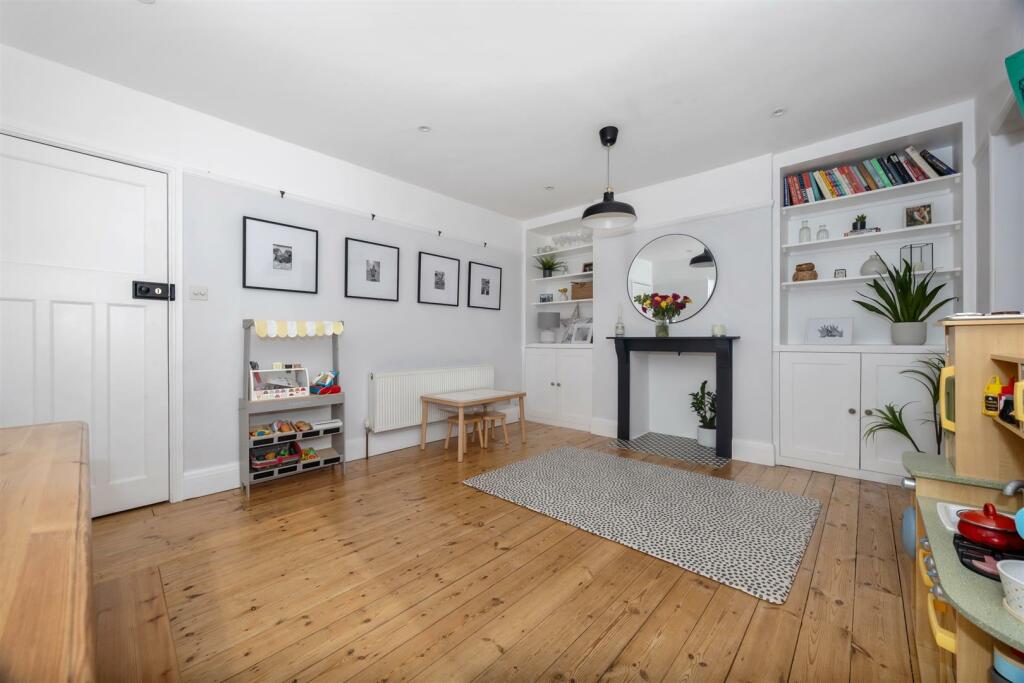 Pavillion Road, 77-010.jpg