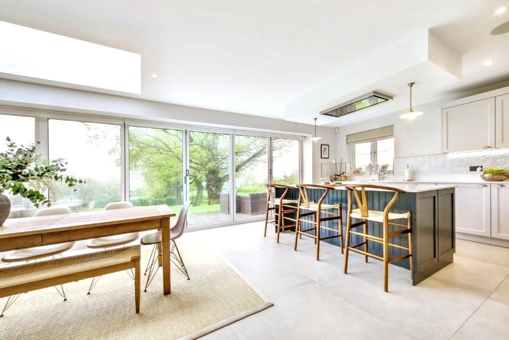 Kitchen Dining.jpg