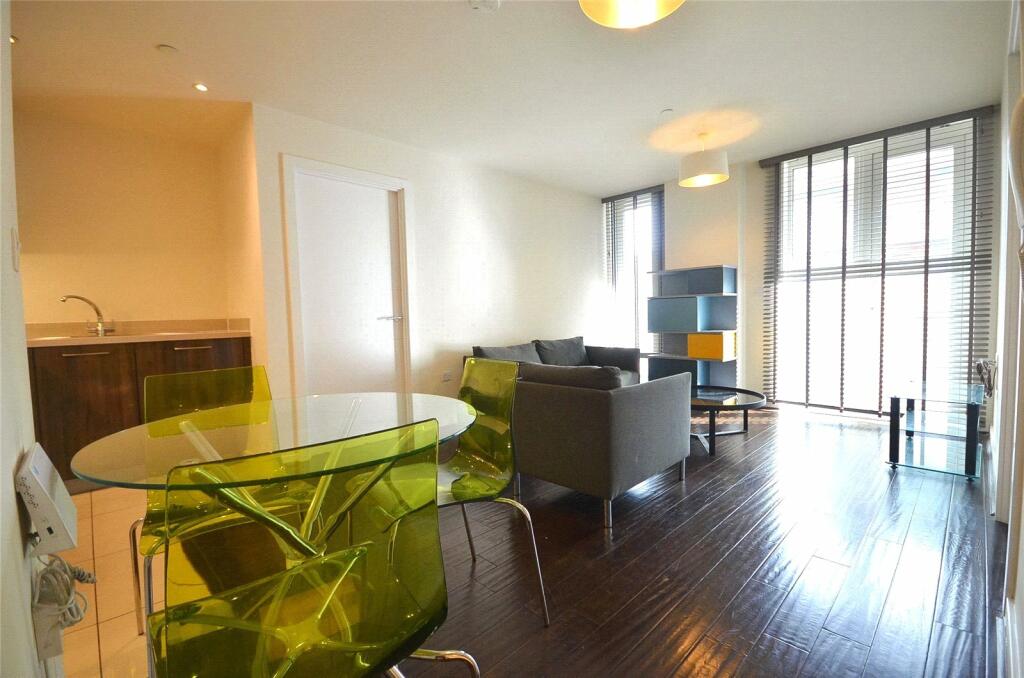 Lounge/Kitchen