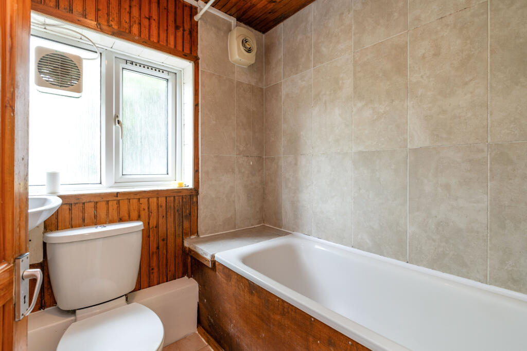 40 Anthill Road, N15 4as--6