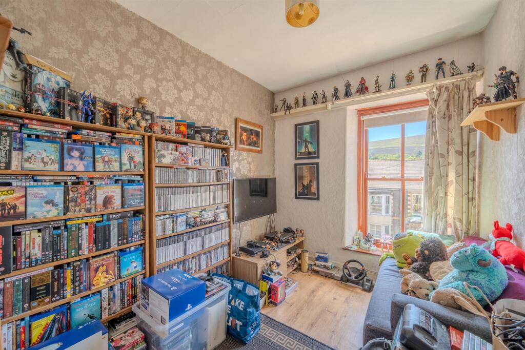 8 Cwmavon Road-1.jpg