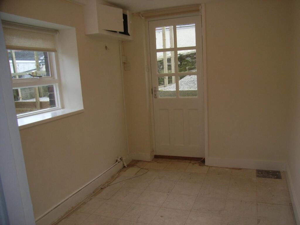 FLAT 3 - LOWER GROUND FLOOR - LET ON AN AST AT £40